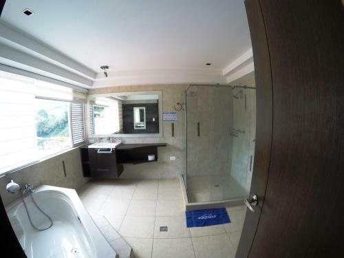 Sky Club Eco Hotel