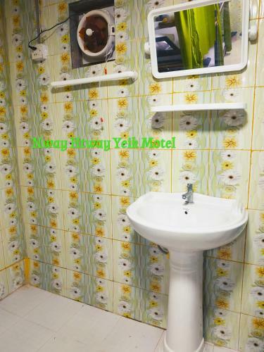 Nway Htway Yeik Motel
