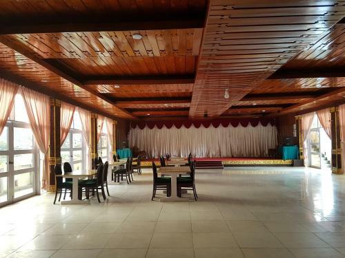 Mogok Motel - Burmese Only
