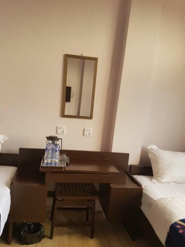 Mogok Motel - Burmese Only