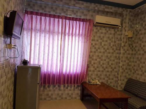 Hostal Moe Myint Thu Guest House - Burmese Only