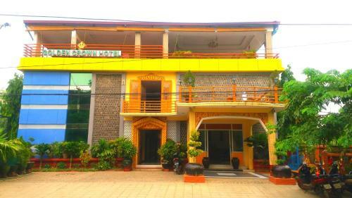 Bed & Breakfast Dormitory @ Golden Crown Motel
