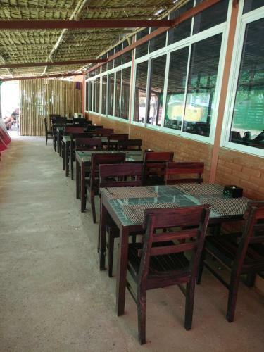 Bed & Breakfast Dormitory @ Law Ka Thit Sar Hotel