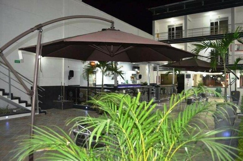 Confort Plaza Hotel