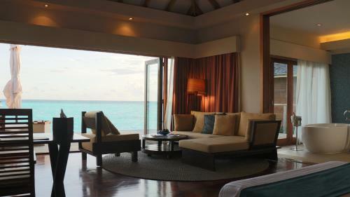 Hotel Vakarufalhi Maldives