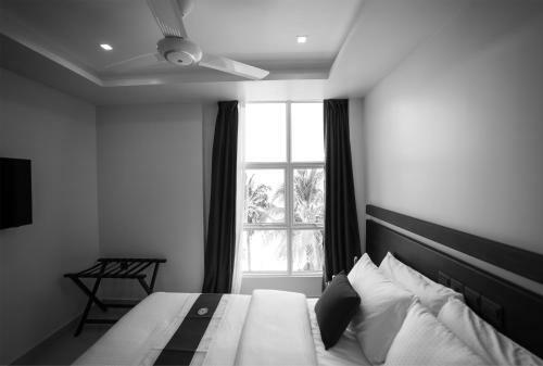 Hostal The White Harp Beach Hotel