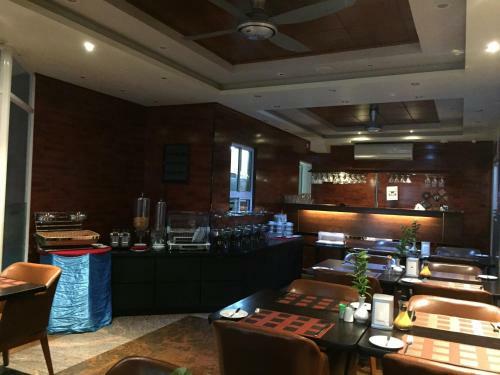 Hostal Rivethi Beach Hotel