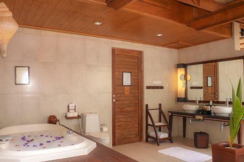 Hotel Kuredu Island Resort & Spa