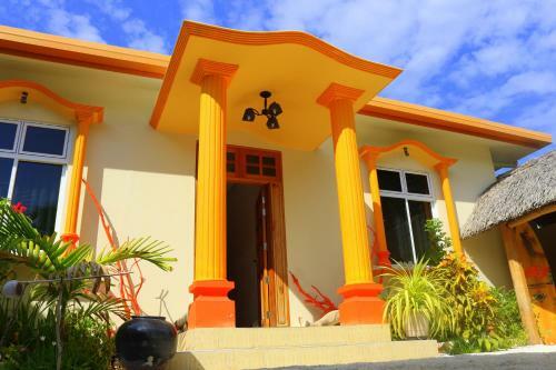 Hostal Ras Beach Inn