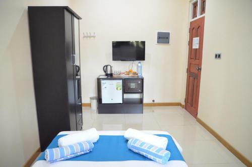 Hostal Whale Shark Inn