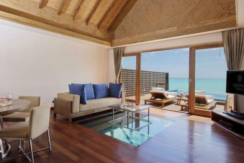 Hotel Hideaway Beach Resort & Spa