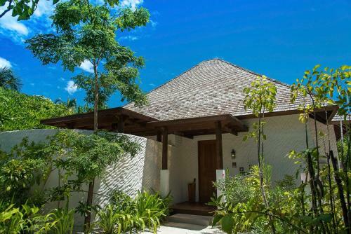 Hotel Hideaway Beach Resort & Spa