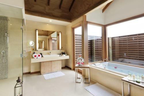 Hotel Hideaway Beach Resort & Spa