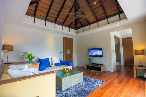 Hotel Hideaway Beach Resort & Spa