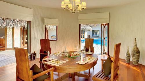 Hotel Hideaway Beach Resort & Spa