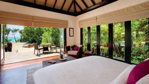 Hotel Hideaway Beach Resort & Spa