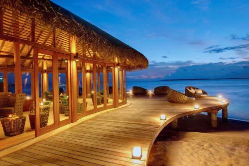 Hotel Hideaway Beach Resort & Spa