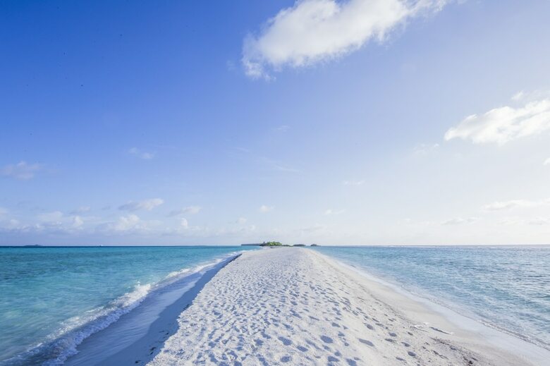 Hostal Dhigurah Retreat Beach