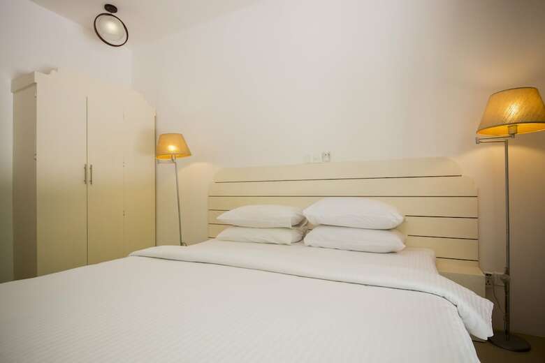 Hostal Dhigurah Retreat Beach