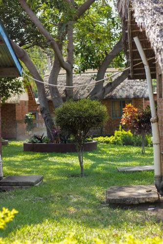 Hotel Mkunkhula Baobab Lodge