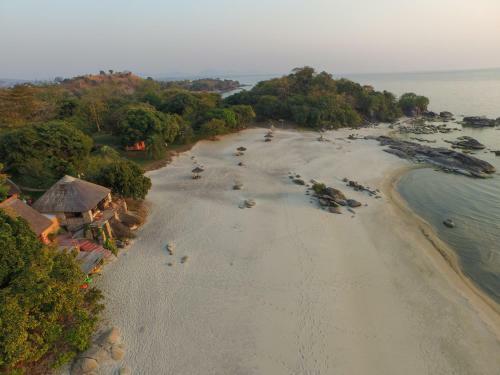Hotel Makuzi Beach Lodge