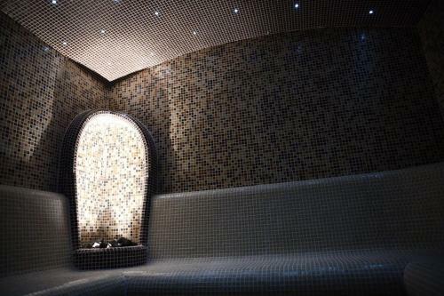 Central Hotel, Fitness And Spa