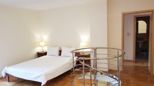 Golden Delight Central Apartment