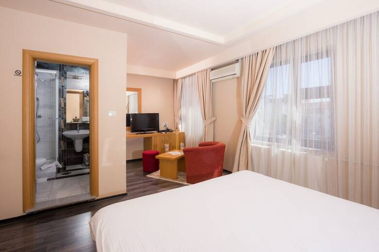 Hotel Lirak