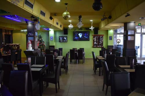 Radio Cafe Kanal 77 Hotel