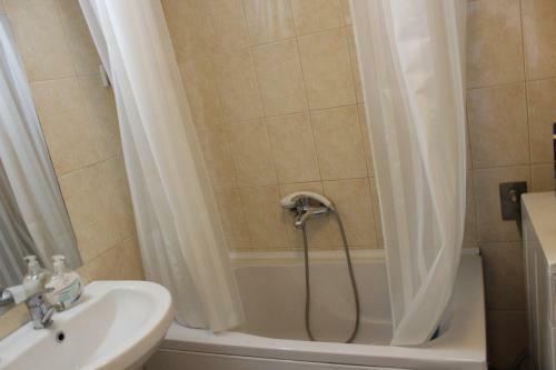 Two Bedroom Apartment Near Centre