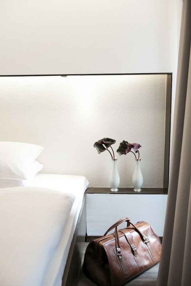 Hotel Q!