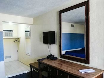 La Fuente Hotel & Suites