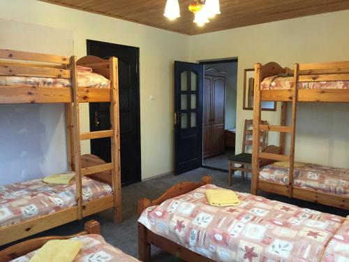 Posada Stren?i Guesthouse