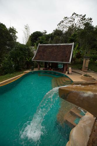 Villa Shangri-lao Resort