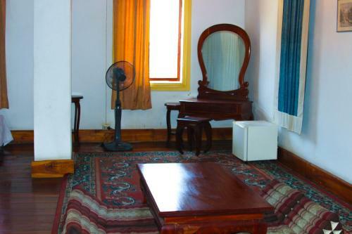 Albergue Croissant D'or Guestroom By Avalon B&B