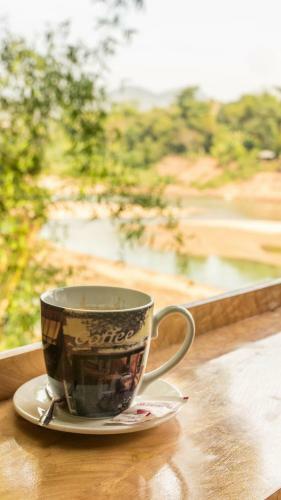 Chill Riverside Hostel & Cafe