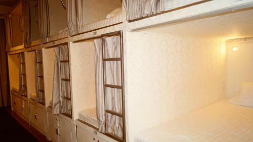 Green Box Capsule Hostel & Hotel