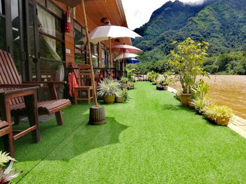 Hotel Ou River House