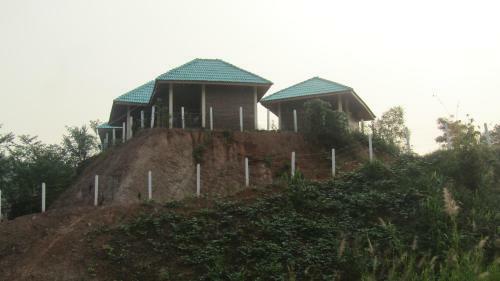 Hotel Chomdoy Bungalow & Restaurant