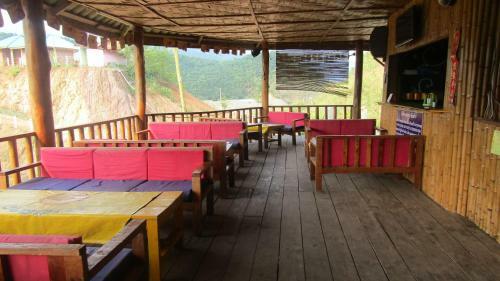 Hotel Chomdoy Bungalow & Restaurant