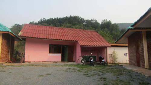 Hotel Chomdoy Bungalow & Restaurant