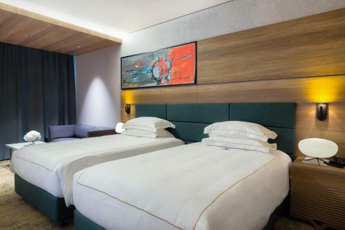 Emerald Hotel