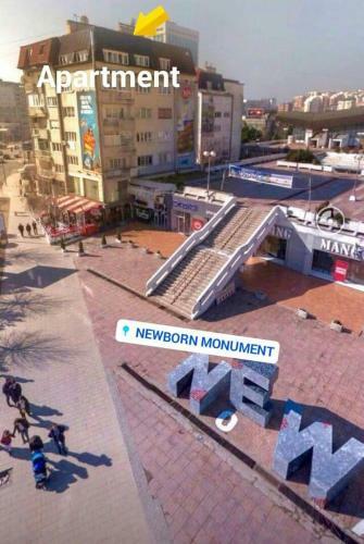 Newborn And Main Street View Apartment
