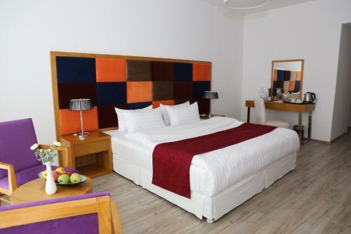 Hotel Queen Vali Palace