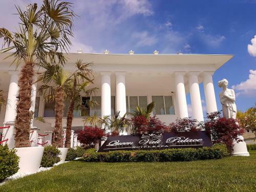 Hotel Queen Vali Palace