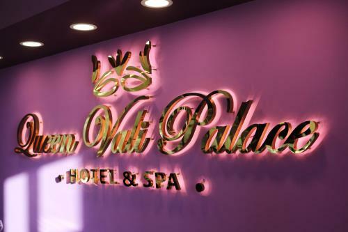 Hotel Queen Vali Palace