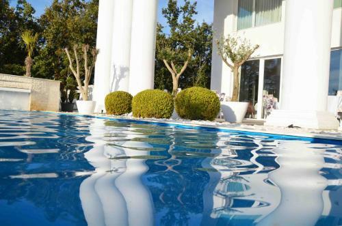 Hotel Queen Vali Palace