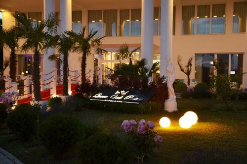 Hotel Queen Vali Palace