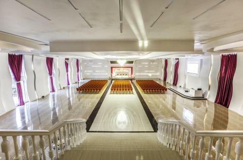 Hotel Queen Vali Palace