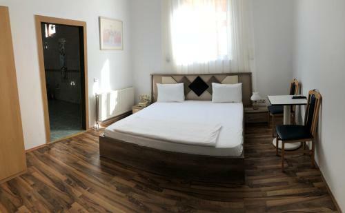 Golden.b Hotel